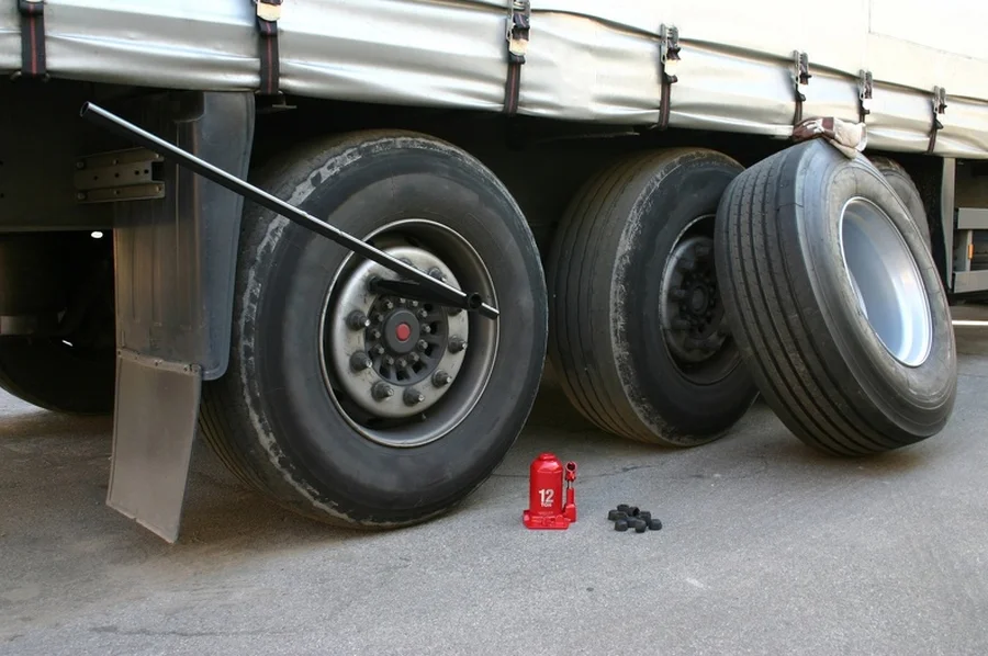 The Role Of Towing Services In Safe Tire Change Assistance in Palmdale, CA